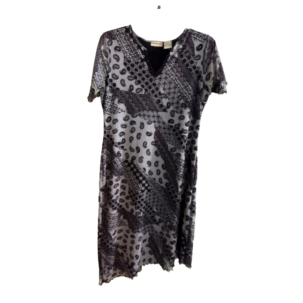 💚 NWOT Expressions gray & black asymmetrical short sleeve dress - vneck